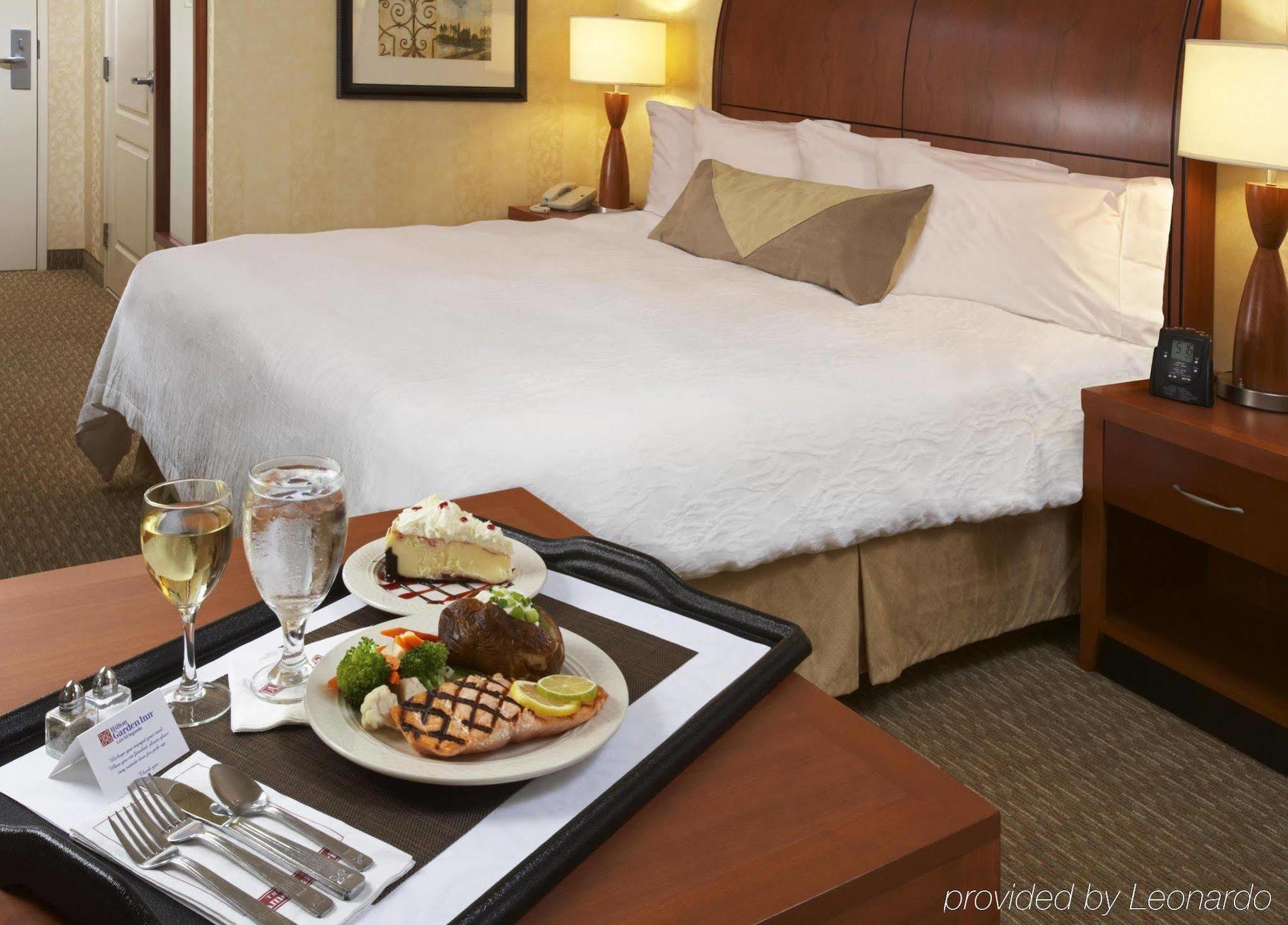 Hilton Garden Inn Shirlington Arlington Rom bilde